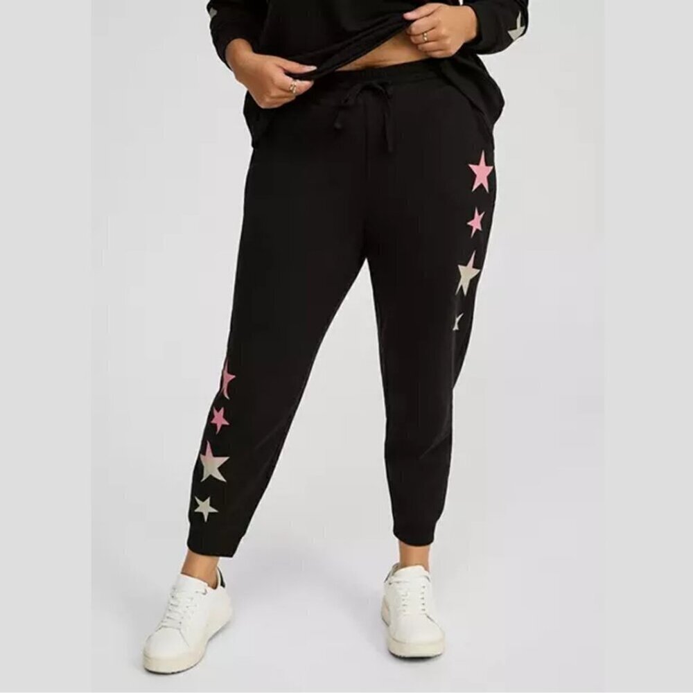 Torrid - Pull-On Jogger Fleece Mid Rise Pant in Star Print on Black​​​​​​